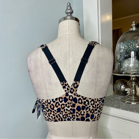 Victoria's Secret Incredible Knockout Ultra Max Front-Close Lightly Padded Bra - Picture 5 of 11